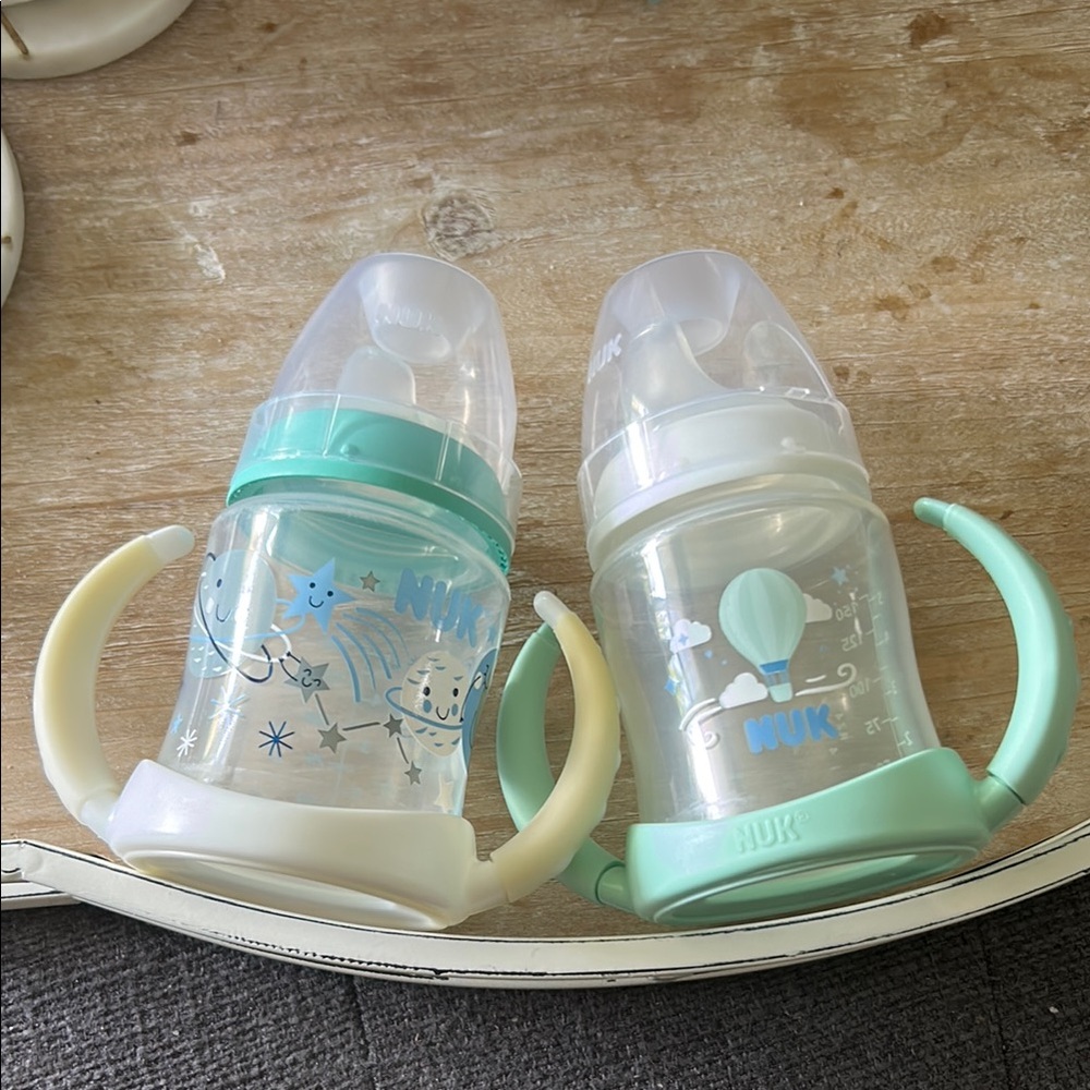 4 Ergonomic Green, Cream and Turquoise Sippy Cups with Easy-Grip Handles